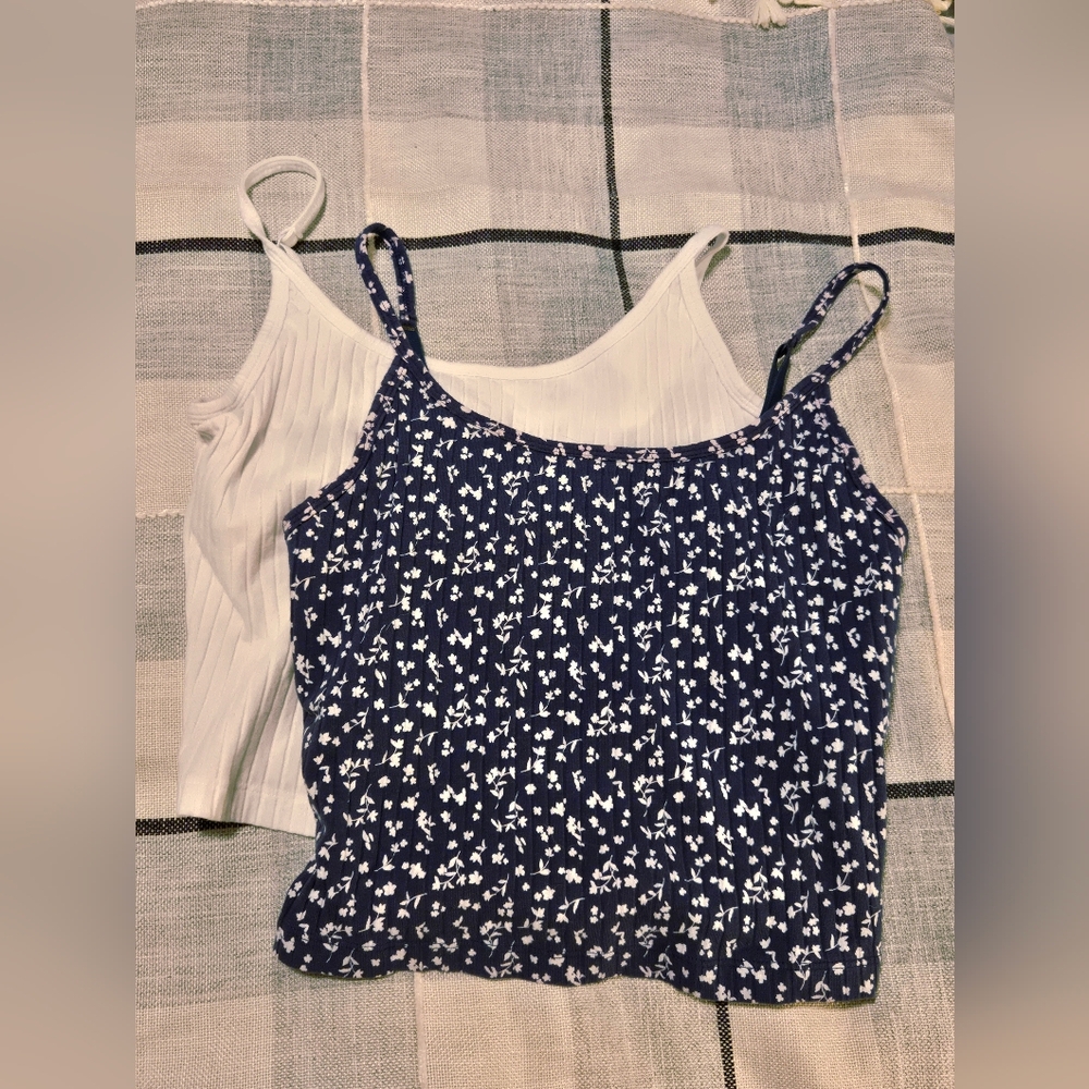 Two Old Navy White And Blue Floral Crop Tank Top With Shelf Bra, Bramis Med Tall